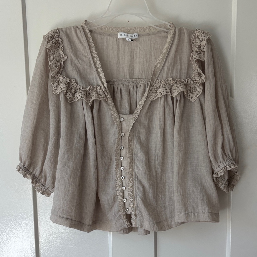 Floaty cotton crop top.